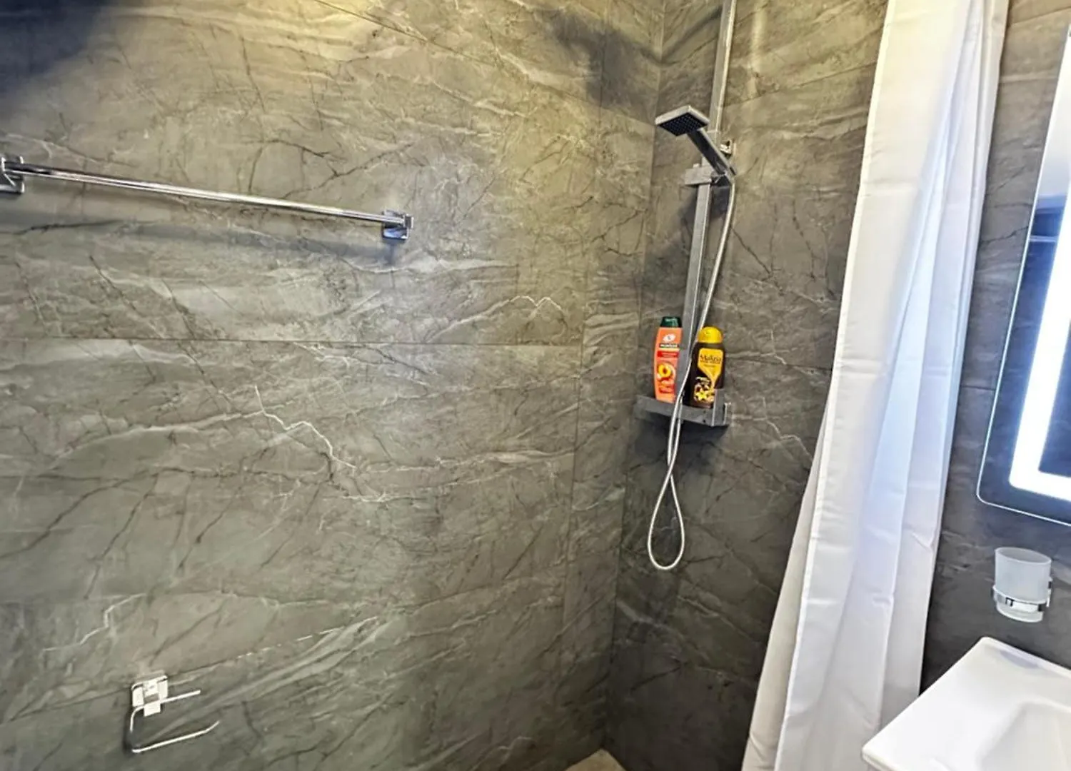 Apartment Delux City Inn Tirana Albania