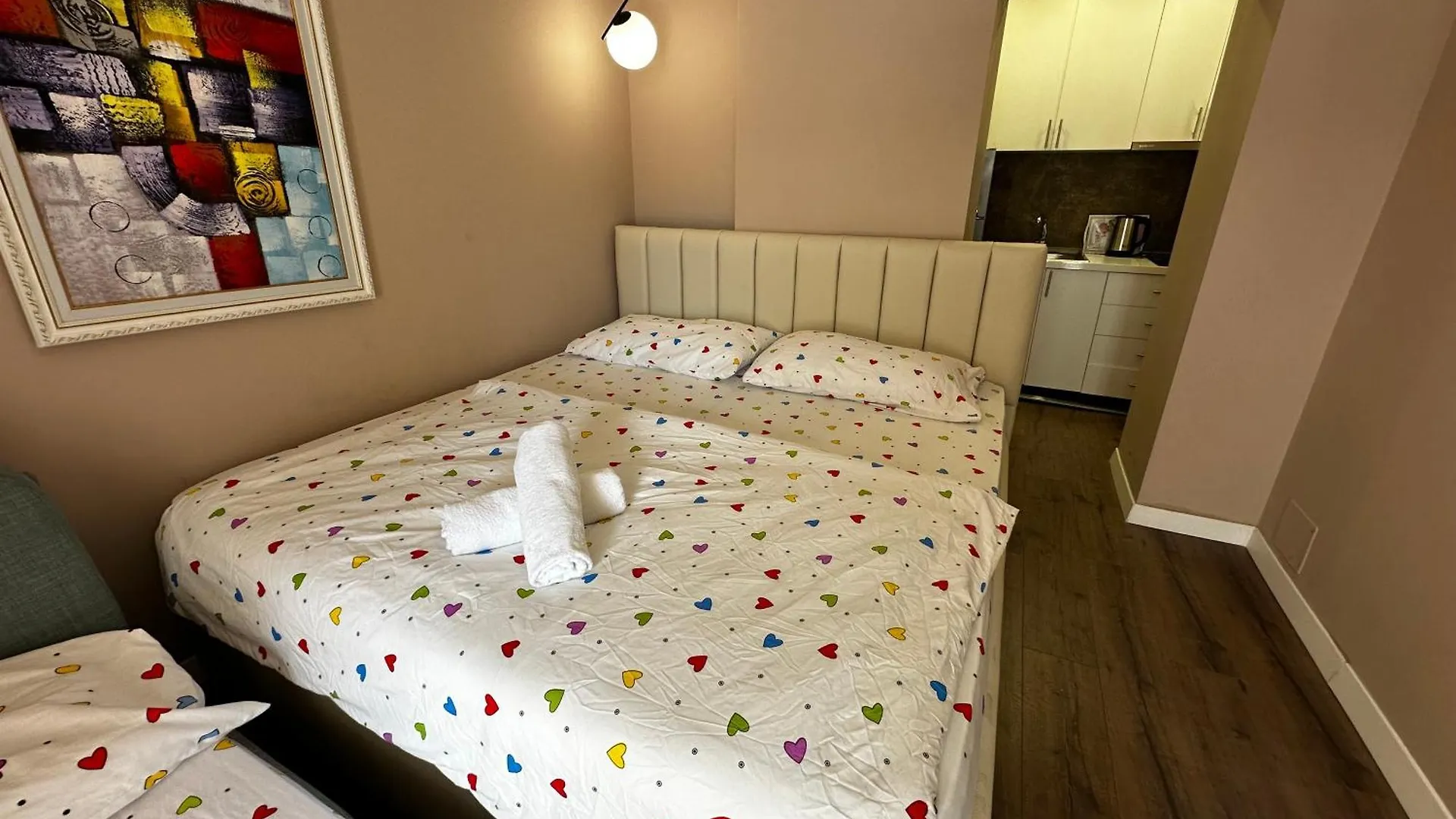 Delux City Inn Tirana 0*,
